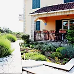Holiday Nela Ploce (Dubrovnik-Neretva)